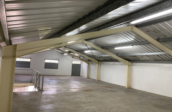 De 360m2 à louer 3200 EUR par mois à Saint-Denis avec LNA — photo 3