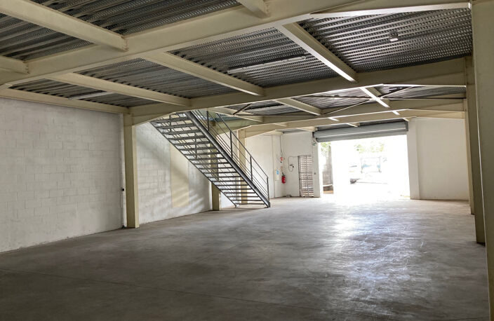 De 360m2 à louer 3200 EUR par mois à Saint-Denis avec LNA — photo 4