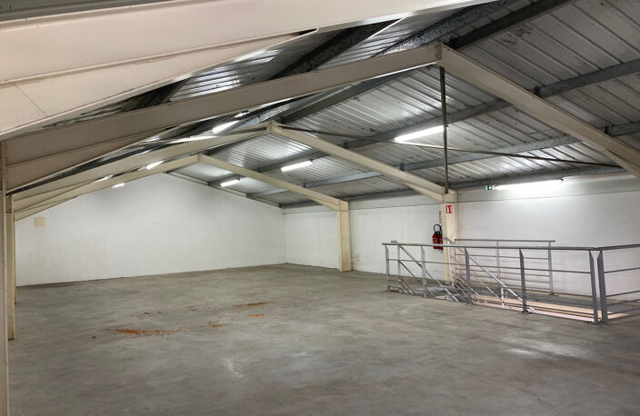 De 360m2 à louer 3200 EUR par mois à Saint-Denis avec LNA — photo 5