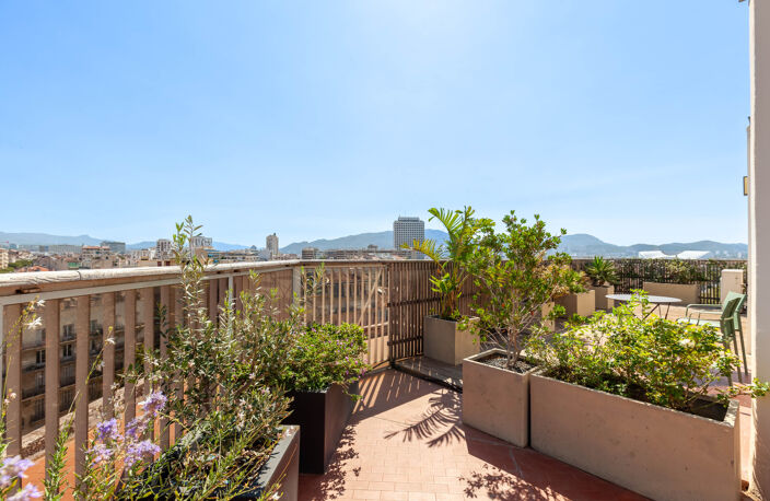 EXCLUSIVITE : MARSEILLE   PLACE CASTELLANE DERNIER ÉTAGE   1 — photo 2