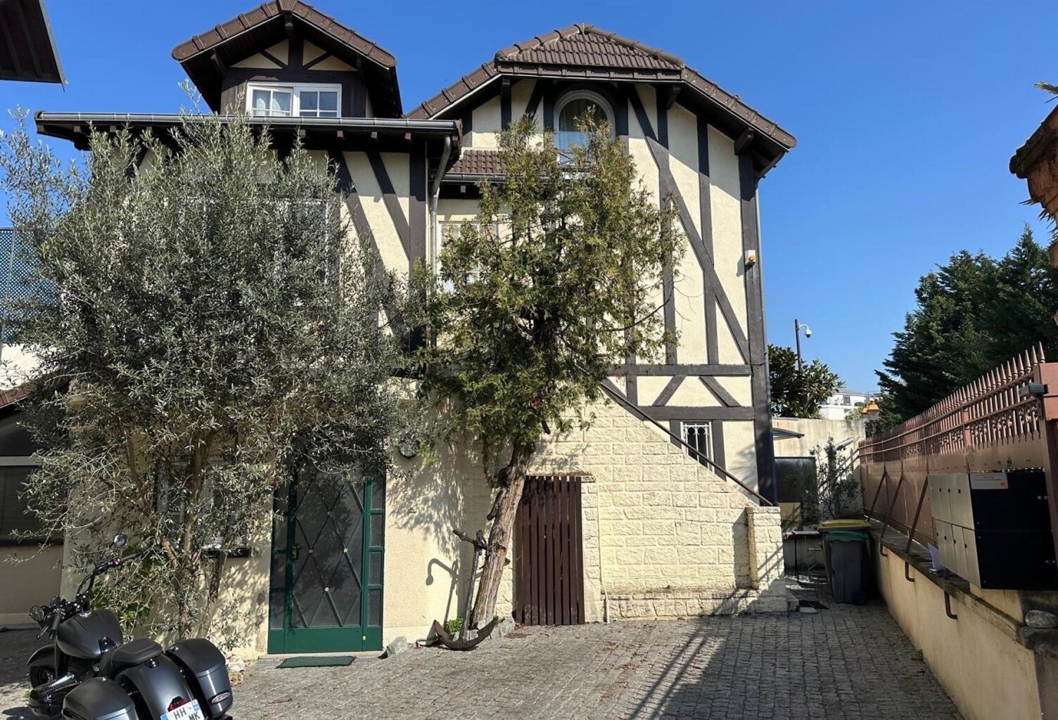 Pavillon pieds dans l'eau  241,2 m²  loi carrez Vue sur le lac d'Enghien — photo 1