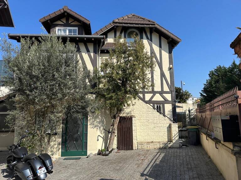 Pavillon pieds dans l'eau  241,2 m²  loi carrez Vue sur le lac d'Enghien — photo 1