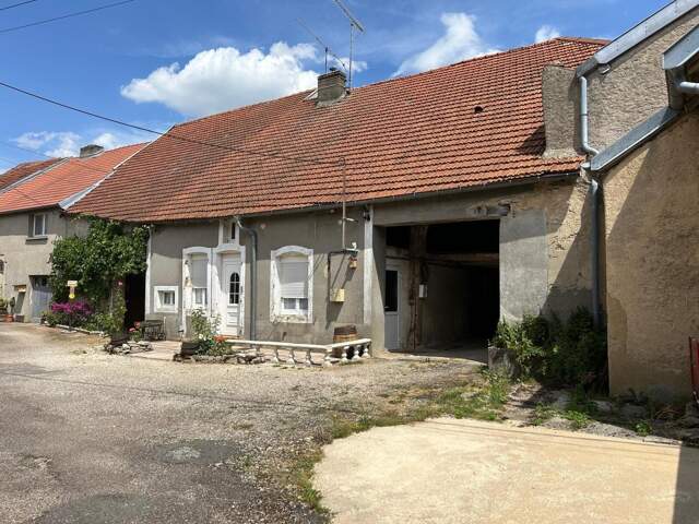 maison rénovée, à la campagne avec deux chambres,garages et jardin — photo du bien