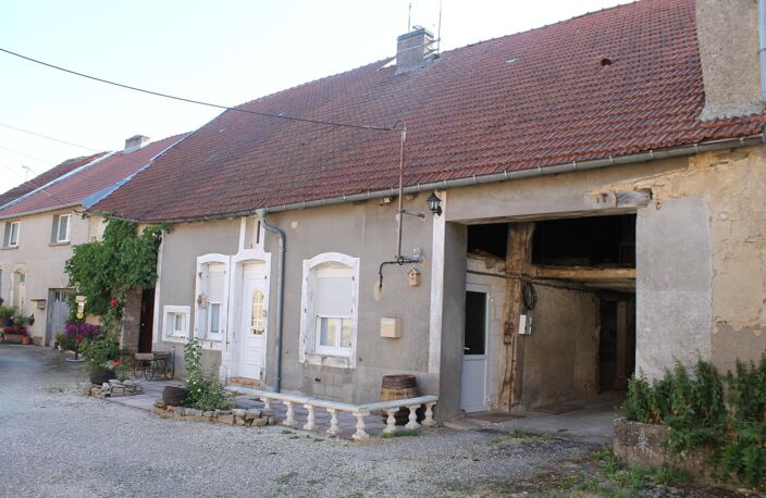 maison rénovée, à la campagne avec deux chambres,garages et jardin — photo 2