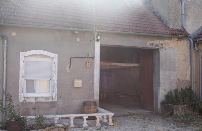 maison rénovée, à la campagne avec deux chambres,garages et jardin — photo 3