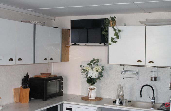 maison rénovée, à la campagne avec deux chambres,garages et jardin — photo 4