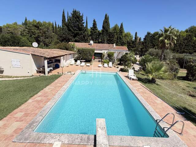 Propriété Alpilles Sud  dans site exceptionnel et protégé — photo du bien