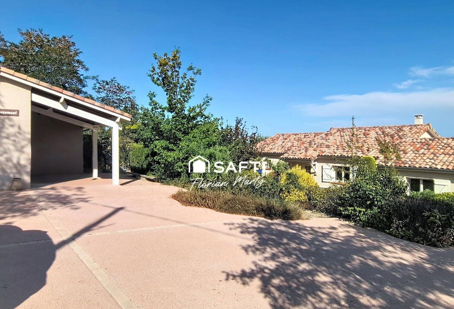 Villa — photo 1