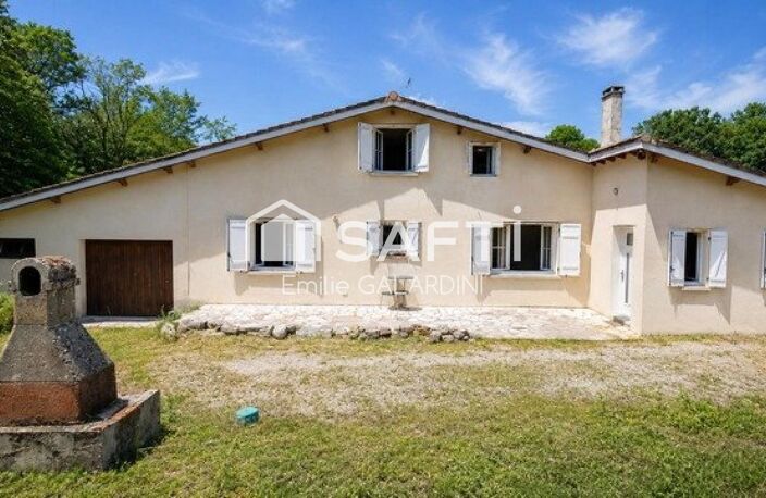 Construite en 1975, cette maison de 147 m² sur un terrain de 5200 m² propose un espace de vie généreux. Composée de 6 pièces dont 4 chambres, elle offre un confort optimal pour toute la famille. Avec son style classique et son potentiel d'aménagement, cette propriété représente une opportunité idéale pour créer le lieu de vie dont vous avez toujours rêvé, — photo 2
