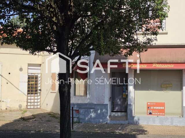 Immeuble mixte 203 m² avec cour 92 m² et parking — photo du bien