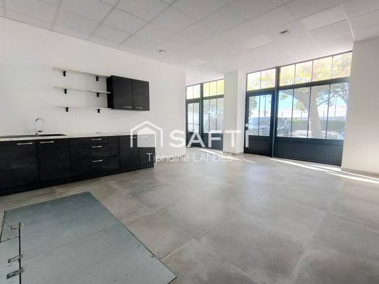 Bureau en espace ouvert au RDC emplacement visible — photo 1