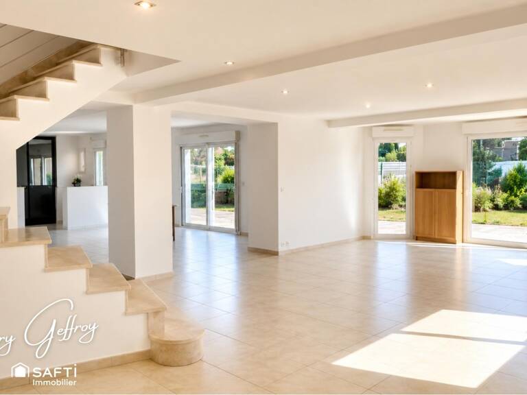 Pièce à vivre de plus de 100m² ! — photo 1