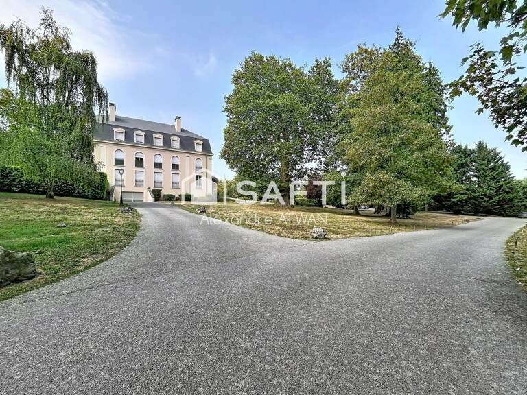 Appartement 2 Pièces dans un joli château offre authenticité et calme et verdure — photo 1
