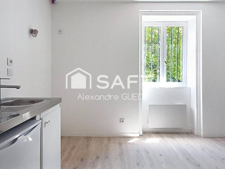 STUDIO REFAIT A NEUF AVEC STATIONNEMENT RESERVE — photo 1