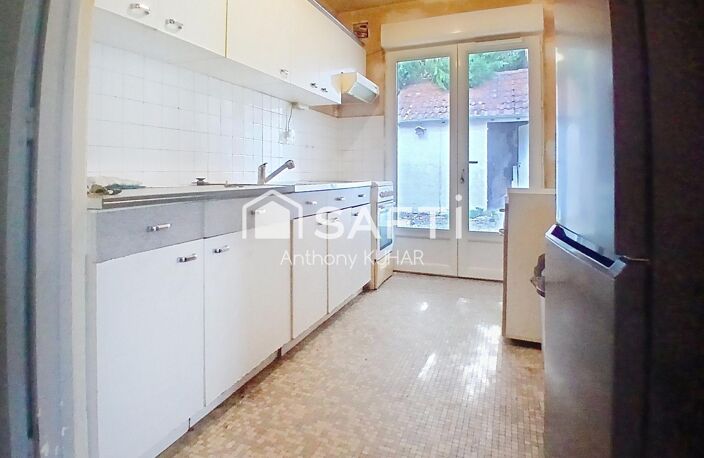 Charmante maison avec terrain arboré, garage et dépendance — photo 5