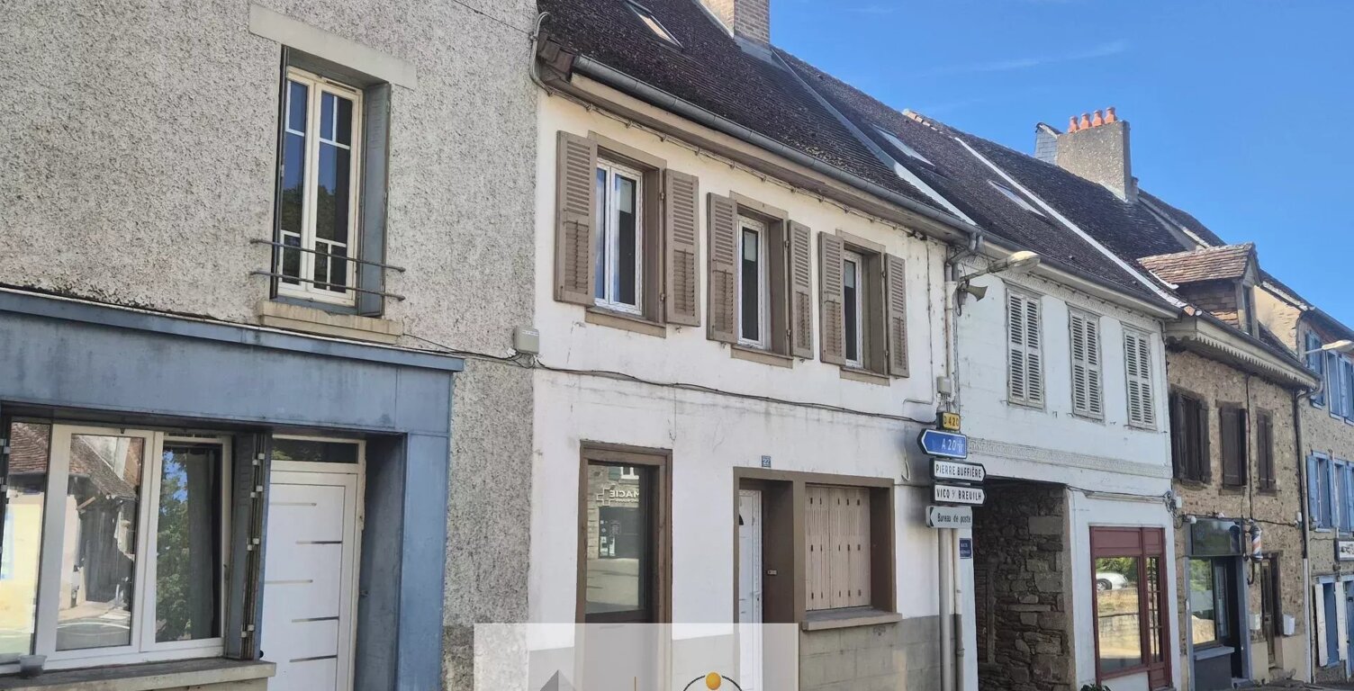 Maison de ville spacieuse entièrement rénovée à Magnac-Bourg, 5 chambres — photo 1