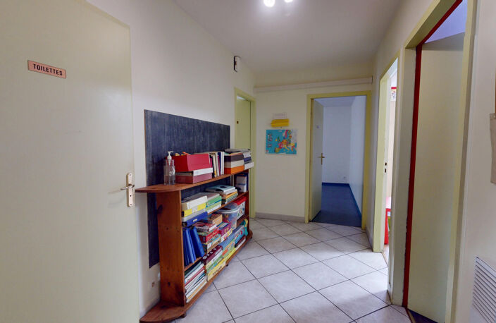 Local Professionnel  100m2 — photo 2