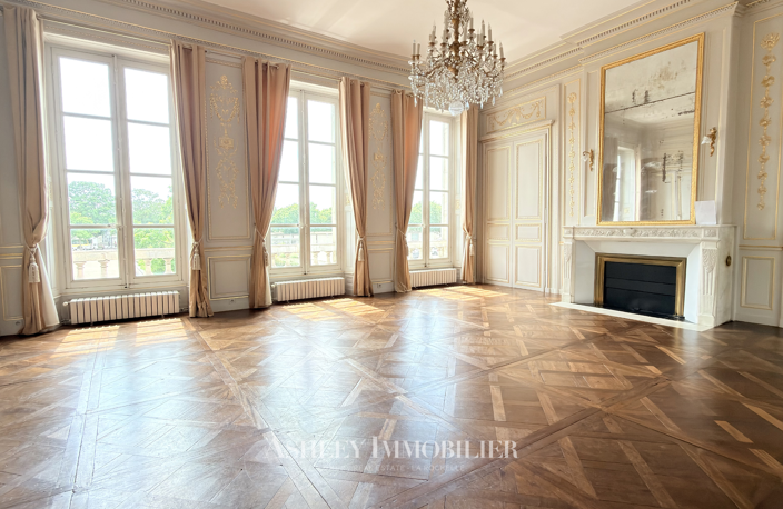 A VENDRE BUREAU CENTRE VILLE PLACE DE VERDUN LA ROCHELLE — photo 2