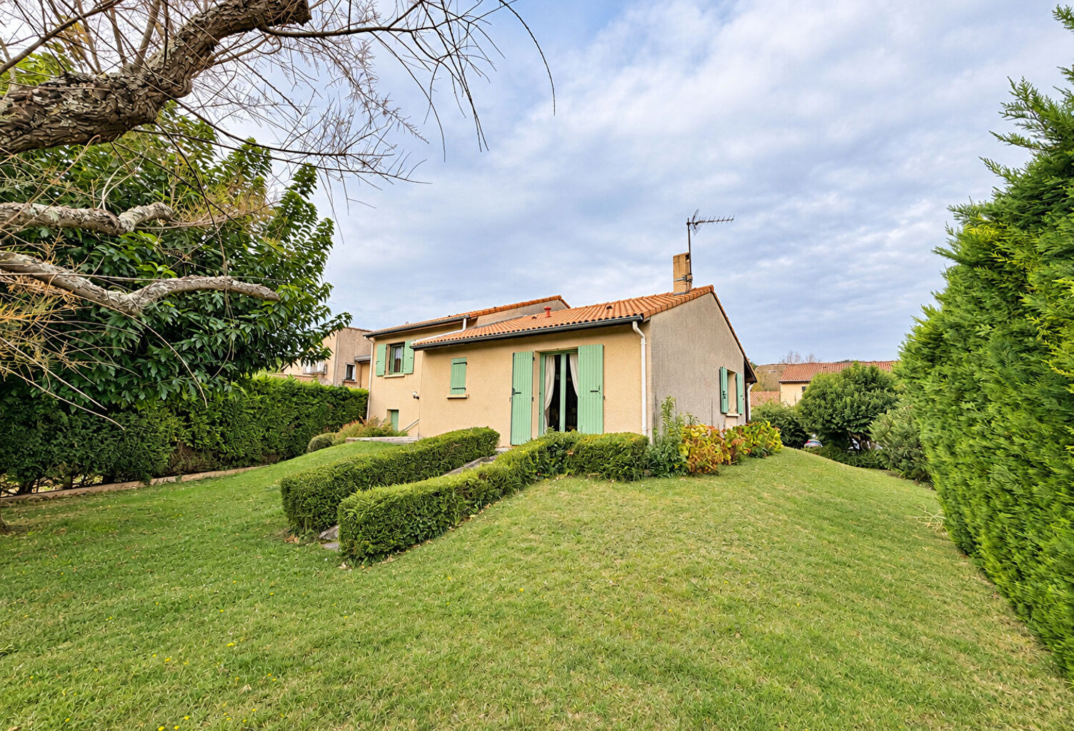 Idéalement située sur Saint-Vallier Sud !!! Maison type 4 de 90m2 env. avec garage de 50m² et terrain de 650m² — photo 1