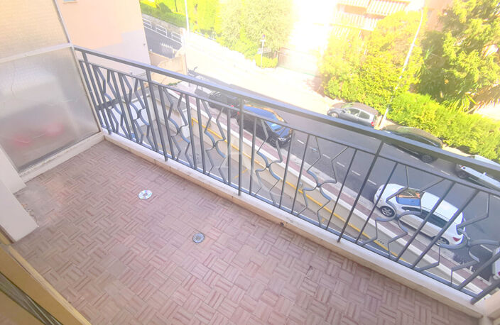CESSOLE : STUDIO AU 4EME ETAGE DANS RESIDENCE STANDING — photo 3