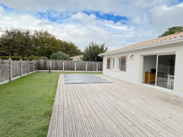 A LOUER MAISON MEUBLEE DE TYPE 4 AVEC JARDIN ET PISCINE - LEGE CAP FERRET — photo du bien