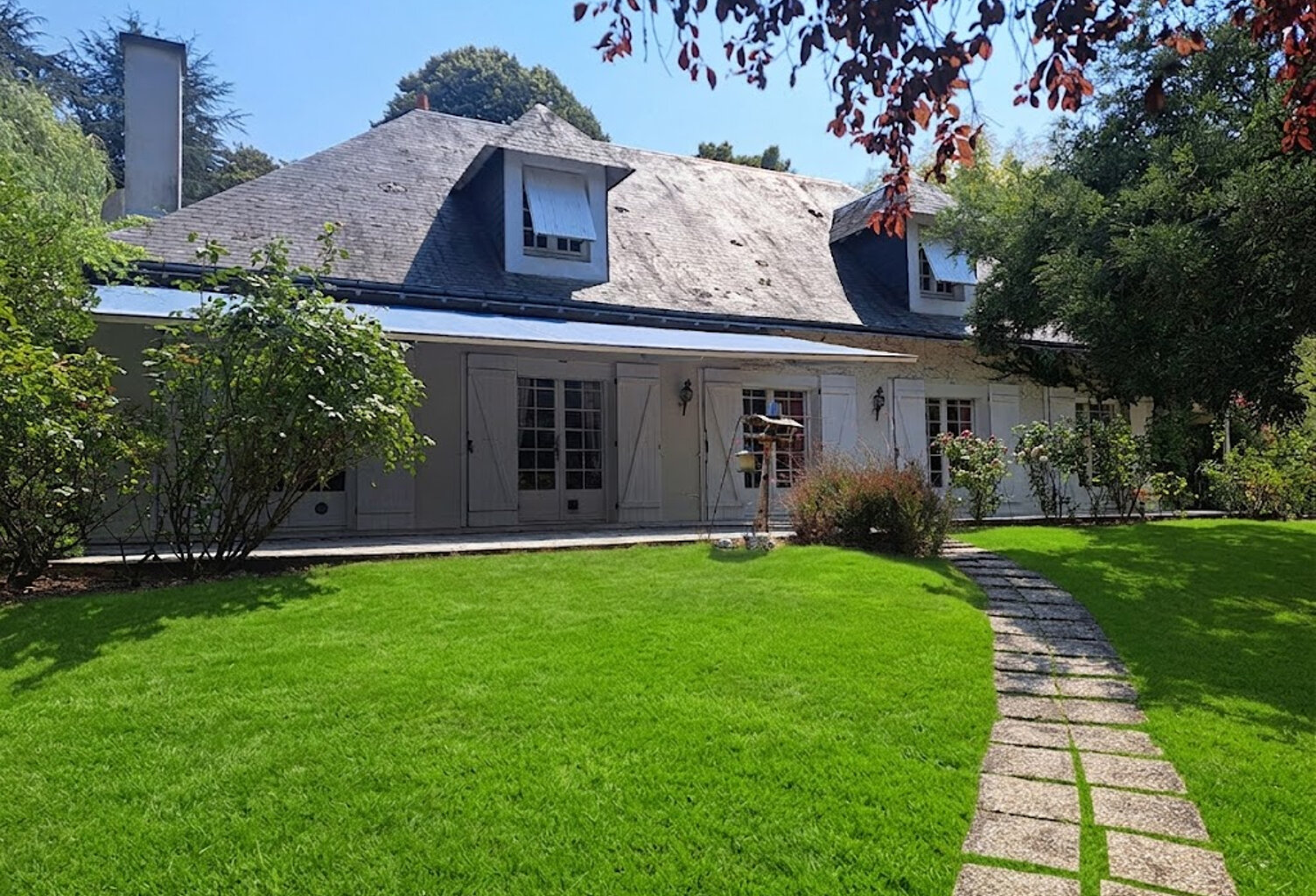 VILLA AVEC GRAND PARC ET PISCINE, SECTEUR EST — photo 1