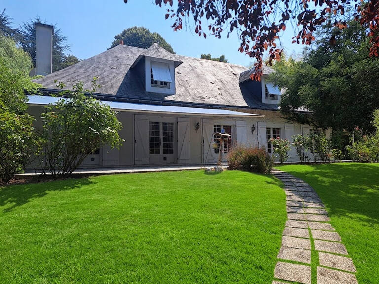 VILLA AVEC GRAND PARC ET PISCINE, SECTEUR EST — photo 1