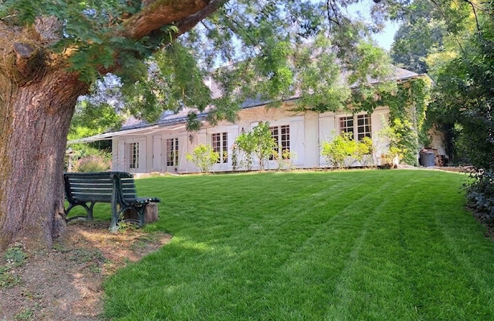 VILLA AVEC GRAND PARC ET PISCINE, SECTEUR EST — photo 2