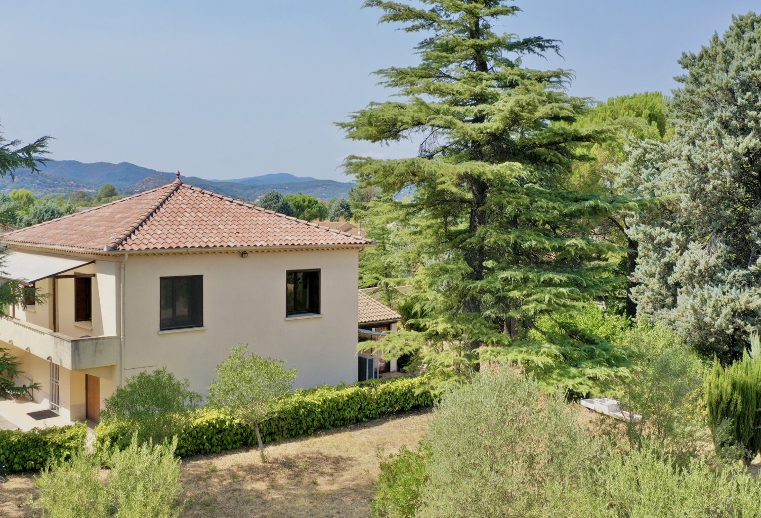Saint-Hilaire-de-Brethmas : Maison individuelle sur terrain attenant de 1085m2 — photo 1