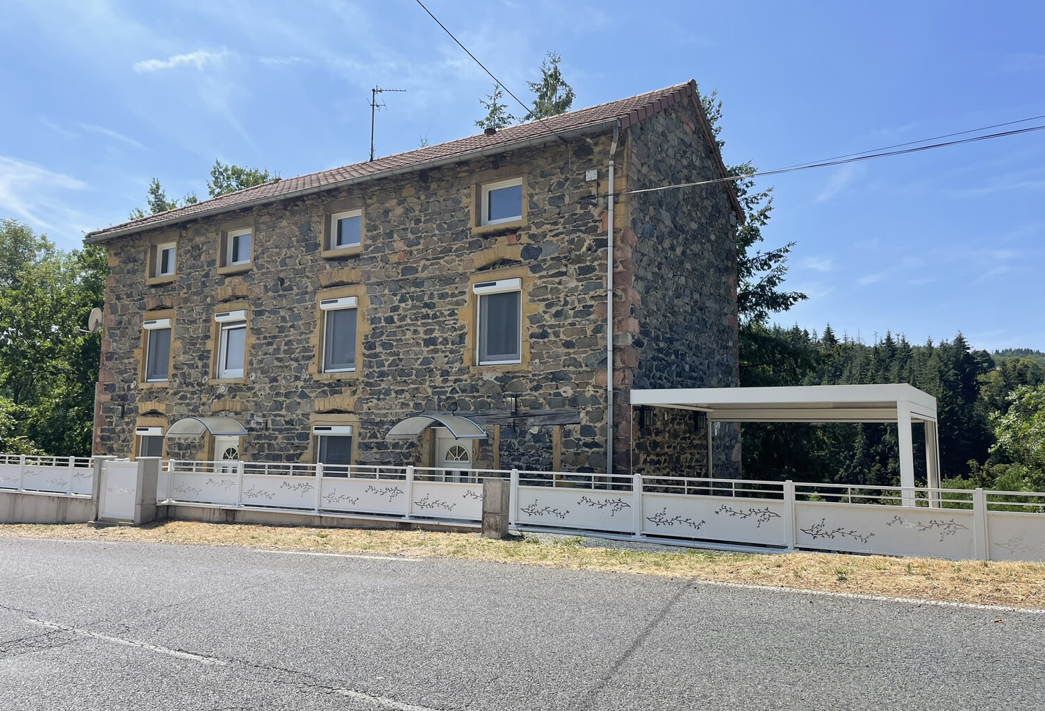 EXCLUSIVITÉ   Authentique maison en pierre à fort potentiel — photo 1