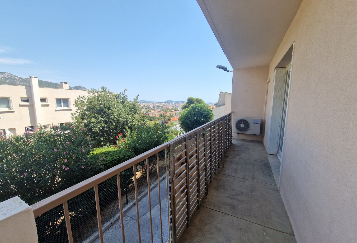 Appartement T3 avec balcon, cave et parking à Toulon — photo 1