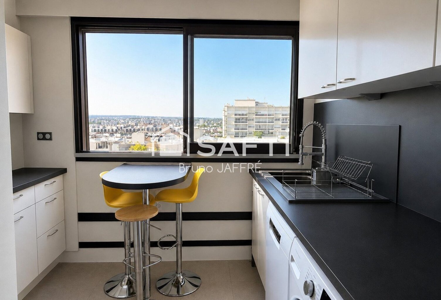 Paris 15 - 106 m²- 4 CH, terrasse 15 m², accès handicapé, cave et parking — photo 1