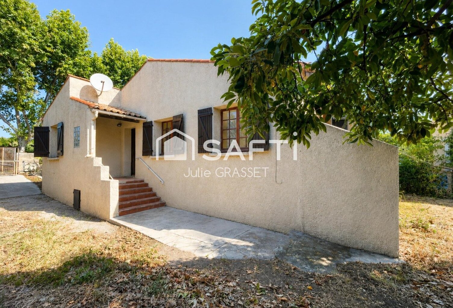 Maison de plain pied sur un grand terrain dans un environnement calme — photo 1