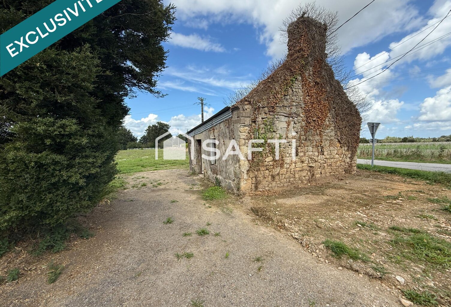 MAISON A RECONSTRUIRE ENTIEREMENT SUR TERRAIN DE 1000 M2 — photo 1