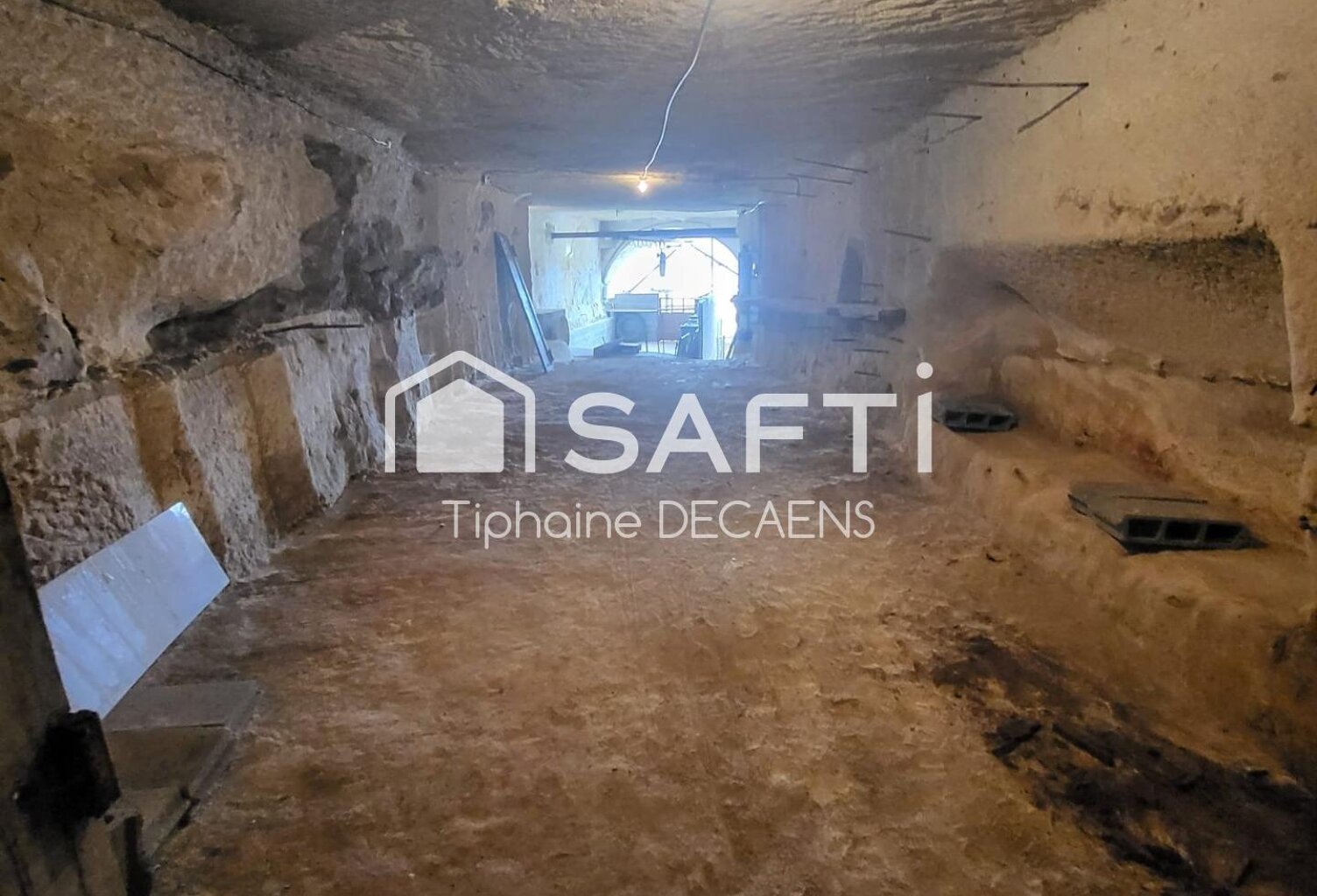 Maison ancienne avec 2 depandances + etage independant, 2 tres grande cave dont 1 de plus de 75 m de long environ 550m2 — photo 1