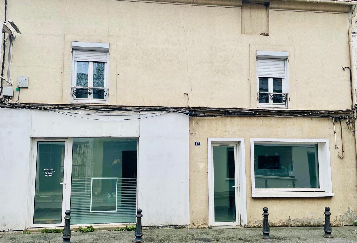 Rare à la vente !!! Immeuble composé d'un duplex et deux locaux commerciaux — photo 1