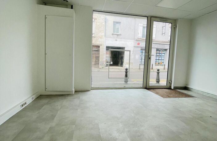 Rare à la vente !!! Immeuble composé d'un duplex et deux locaux commerciaux — photo 3