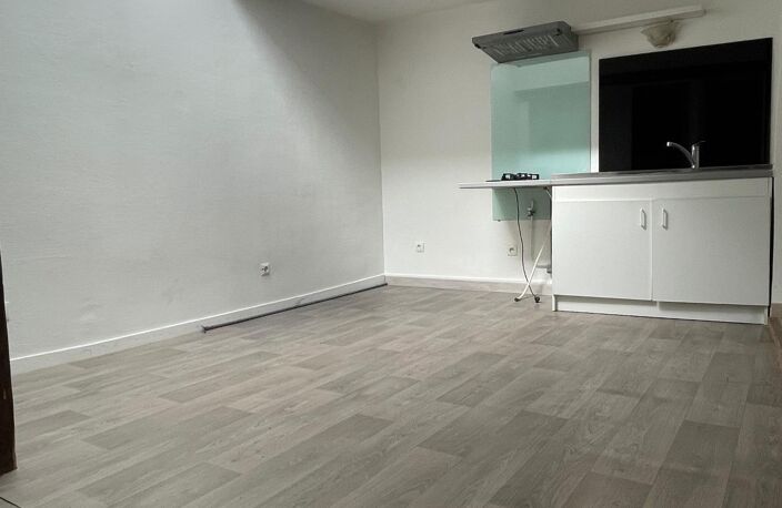 Rare à la vente !!! Immeuble composé d'un duplex et deux locaux commerciaux — photo 4