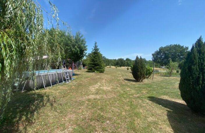Terrain de 8446 m² avec abris de jardin — photo 3