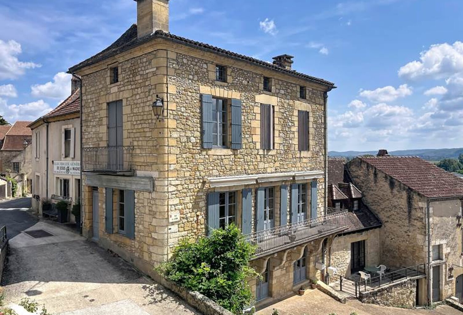 Maison en pierre de 7 pièces principales — photo 1