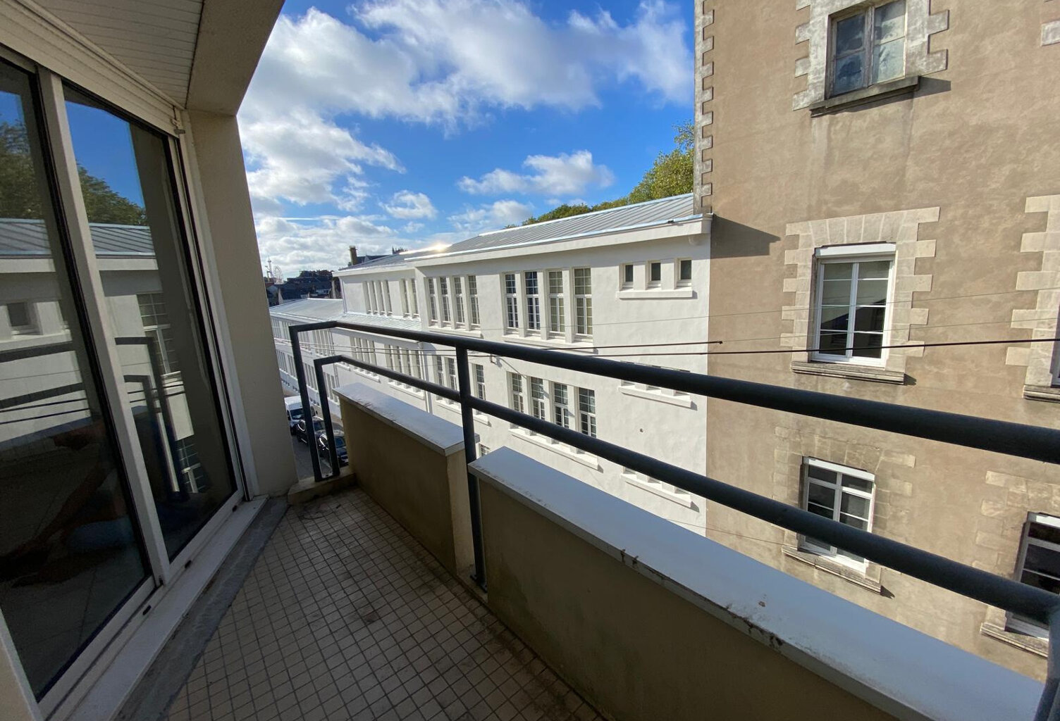  T2 _ 49.31m2 _ St Mihel avec balcon et place de parking — photo 1