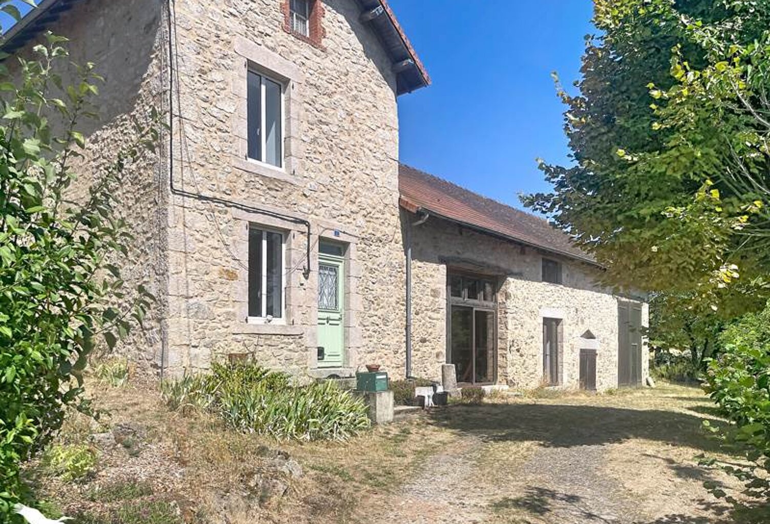 Maison en pierre de 7 pièces principales — photo 1