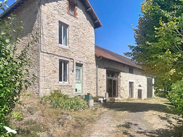 Maison en pierre de 7 pièces principales — photo 1
