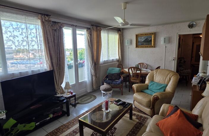 POITIERS  Appartement  T4  3ch.Balcon . Ascenseur . Parking — photo 4