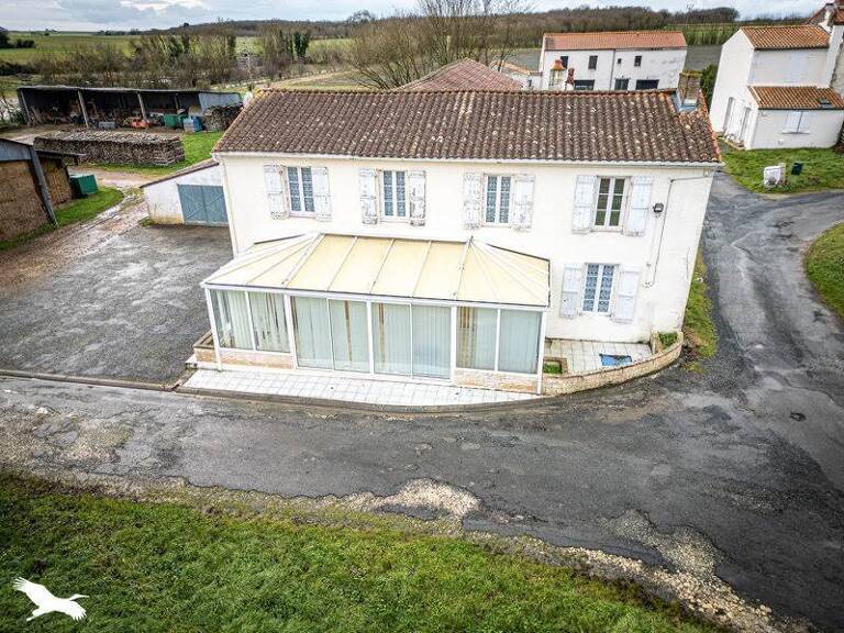 Maison en pierre de 7 pièces principales — photo 1