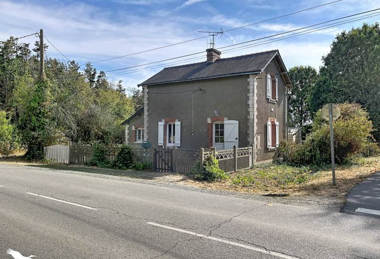 Maison en pierre de 4 pièces principales — photo 1