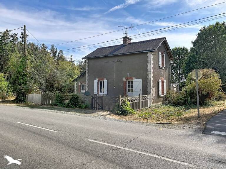 Maison en pierre de 4 pièces principales — photo 1