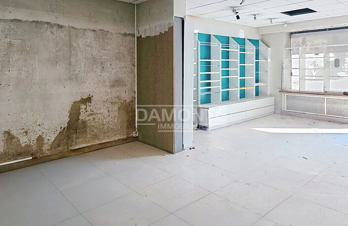 Local commercial 77 m2   Belle visibilité   Axe passant — photo 2
