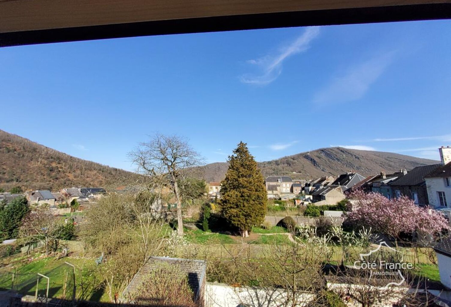 EXCLUSIVITÉ   IDÉAL FAMILLE. Revin (08). Maison cinq chambre — photo 1