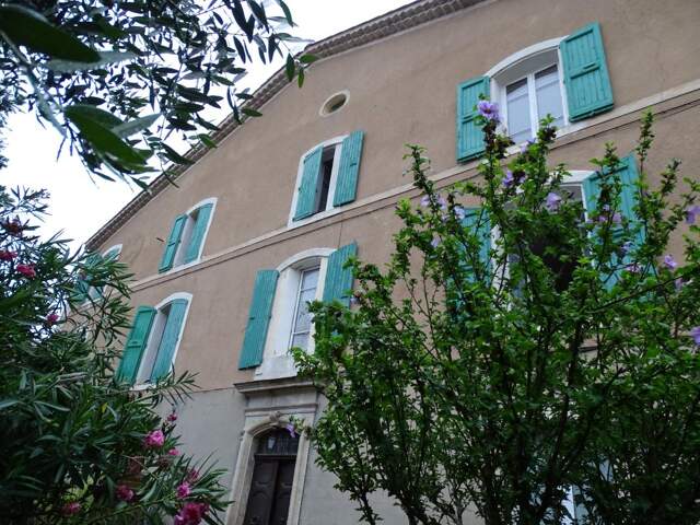 Immeuble de rapport, de 5 à 7 appartements, garage et jardin — photo du bien